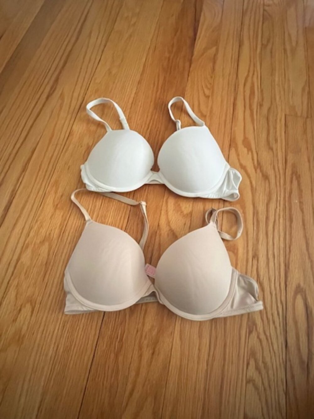 Victoria's Secret Women's Tan and White Bras, 34B